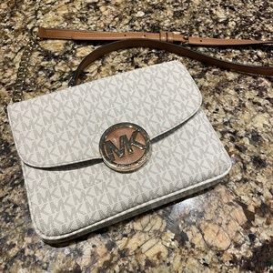 Excellent condition Authentic Michael Kors crossbody purse